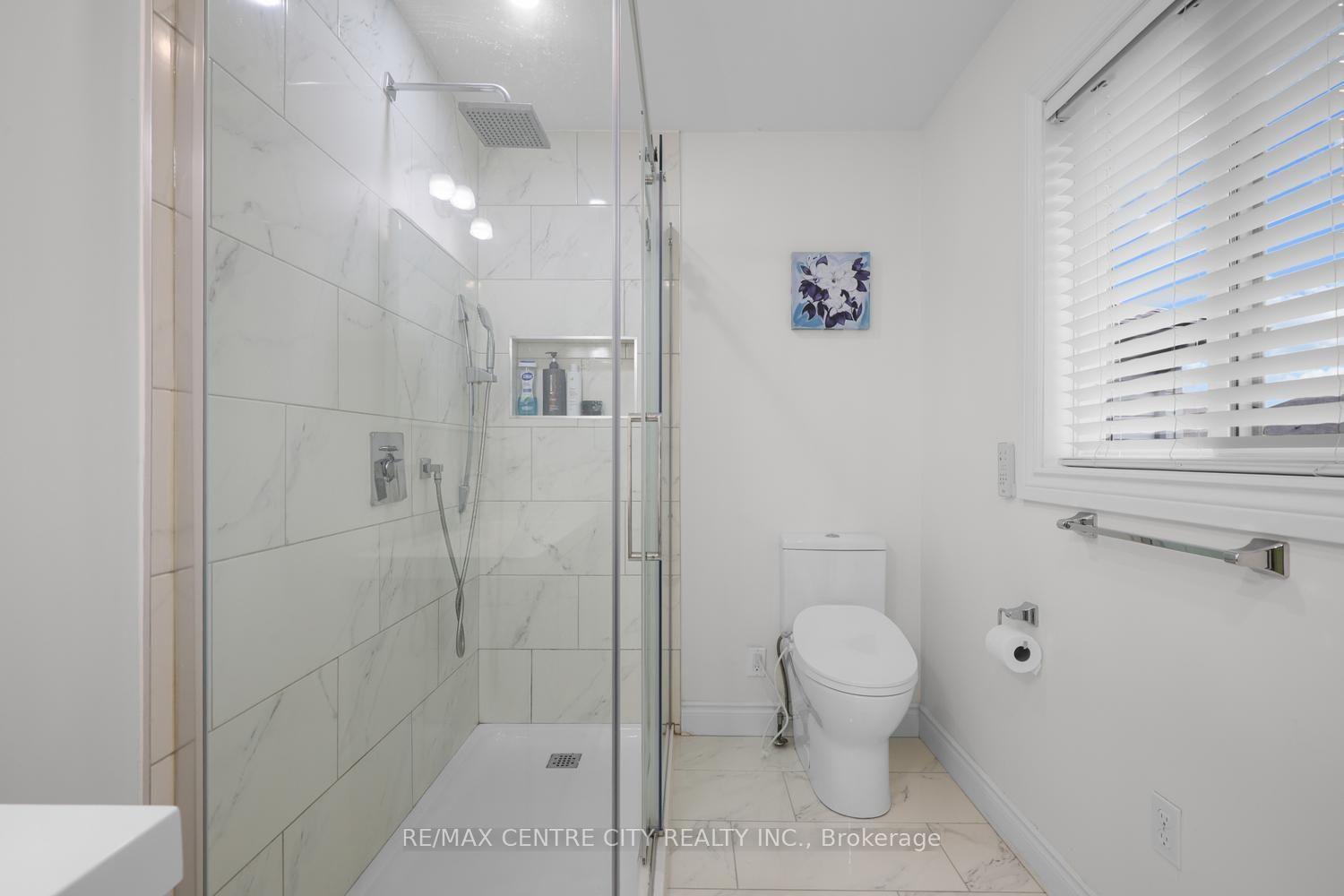 Photo 19 of 1918 Jubilee Crescent, London, North E — HOMEH