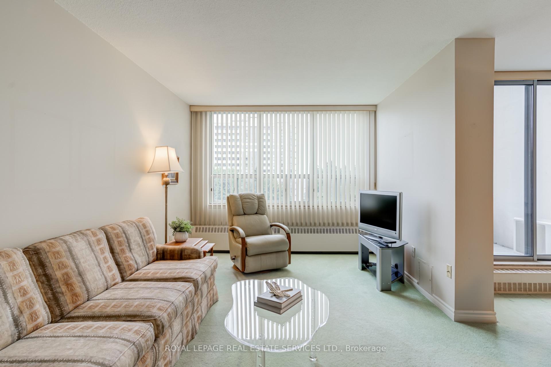 Photo 4 of Unit 406, 35 Ormskirk Avenue, Toronto, High Park-Swansea — HOMEH