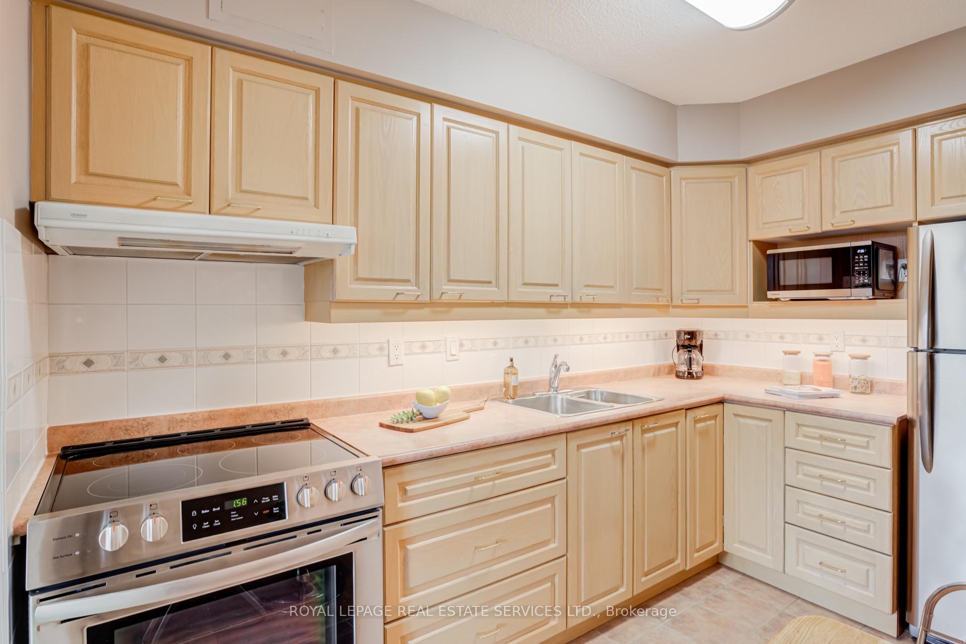 Photo 8 of Unit 406, 35 Ormskirk Avenue, Toronto, High Park-Swansea — HOMEH