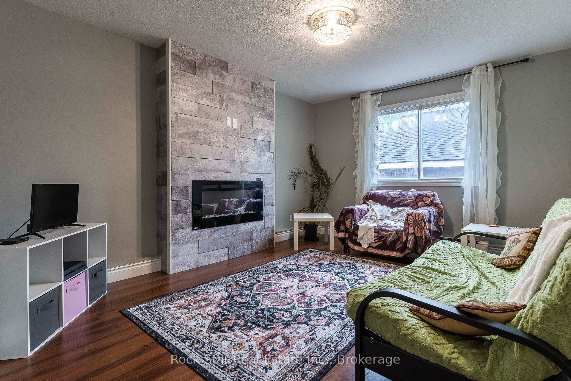 Photo 3 of 50 Irwin Street, London, North K — HOMEH