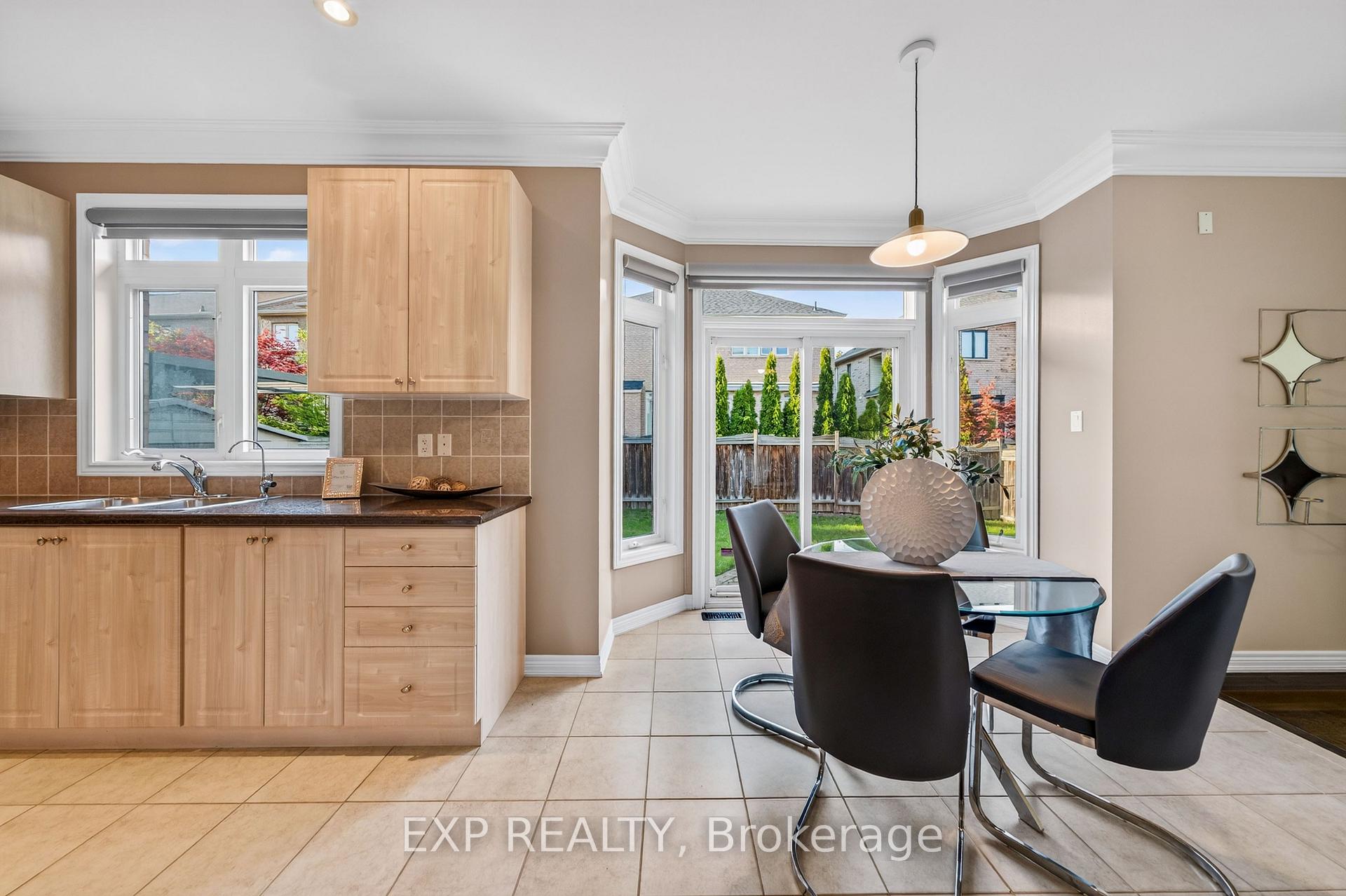 Photo 9 of 456 Summeridge Drive, Vaughan, Patterson — HOMEH