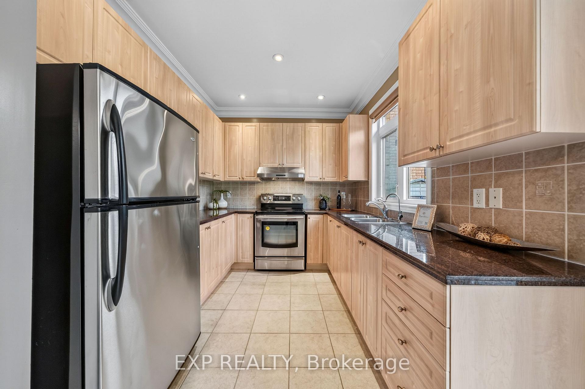 Photo 11 of 456 Summeridge Drive, Vaughan, Patterson — HOMEH