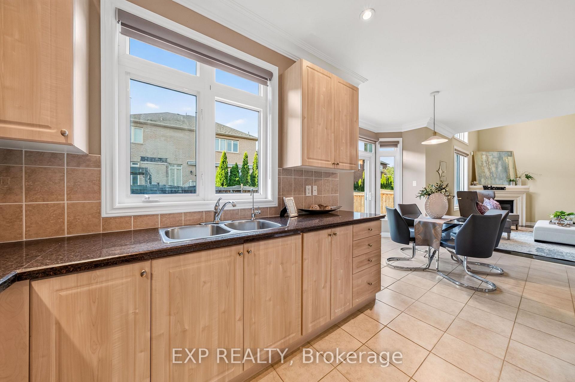 Photo 12 of 456 Summeridge Drive, Vaughan, Patterson — HOMEH