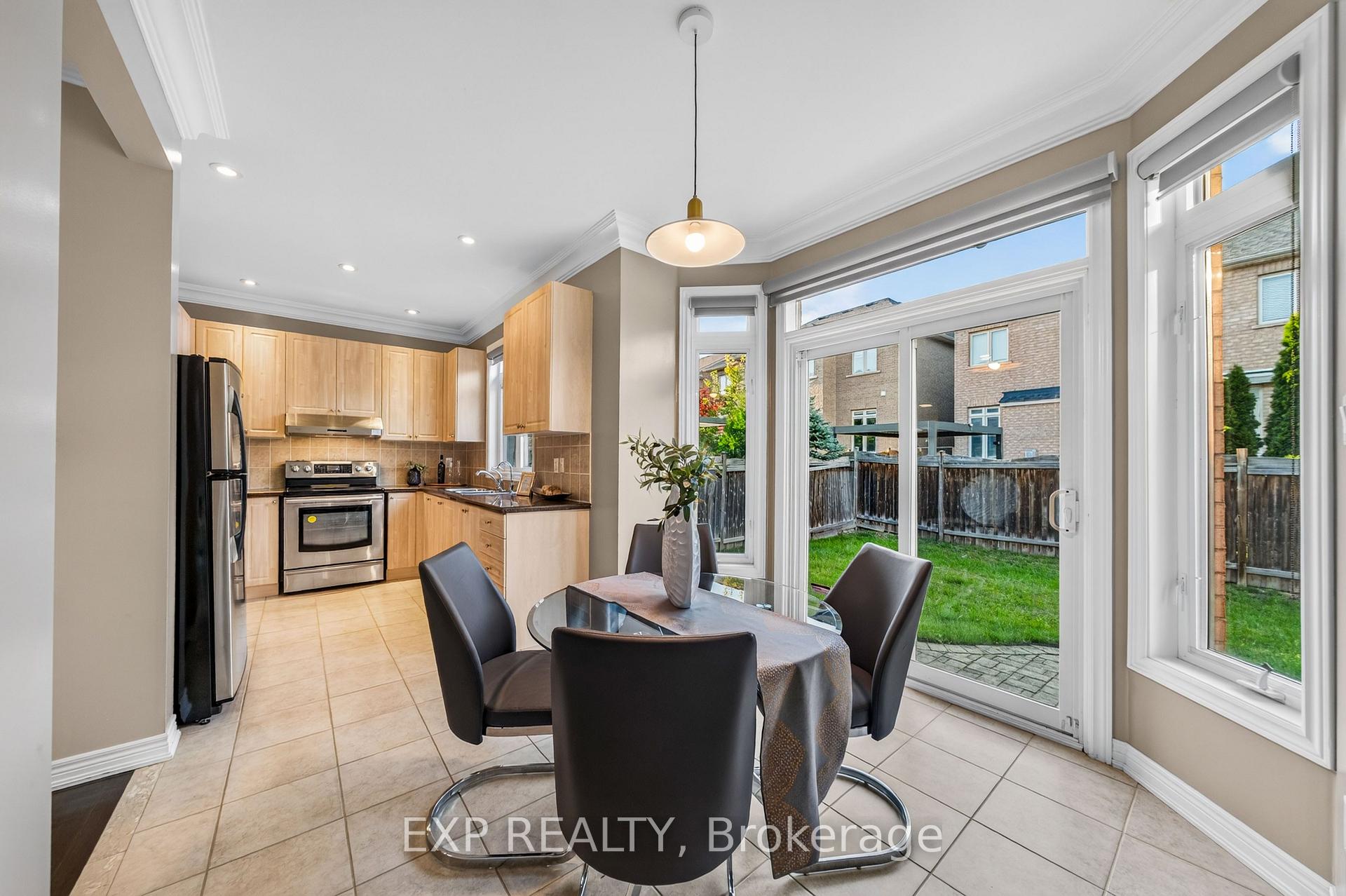 Photo 17 of 456 Summeridge Drive, Vaughan, Patterson — HOMEH