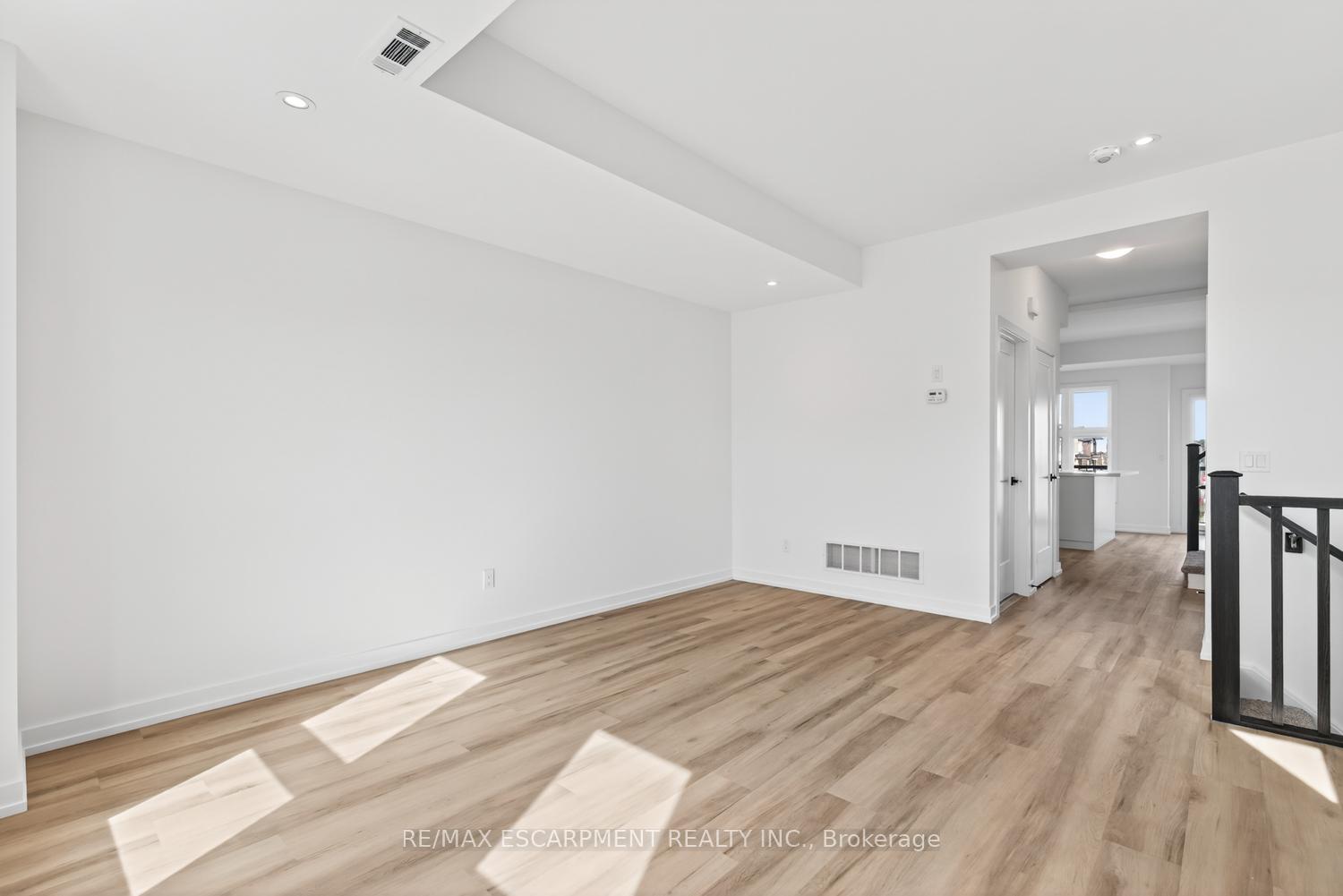 Photo 8 of Unit 36, 70 Kenesky Drive, Hamilton, Waterdown — HOMEH