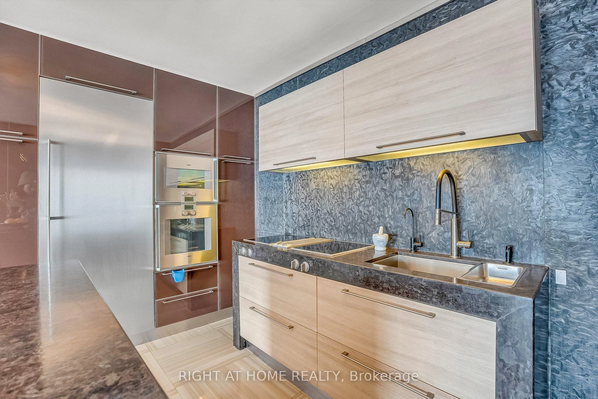 Photo 13 of Unit 2606, 33 Harbour Square, Toronto, Waterfront Communities — HOMEH