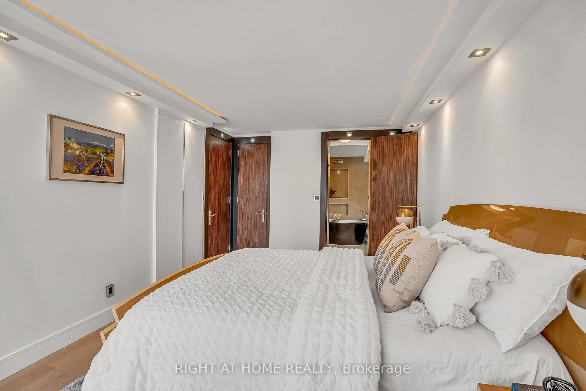 Photo 18 of Unit 2606, 33 Harbour Square, Toronto, Waterfront Communities — HOMEH