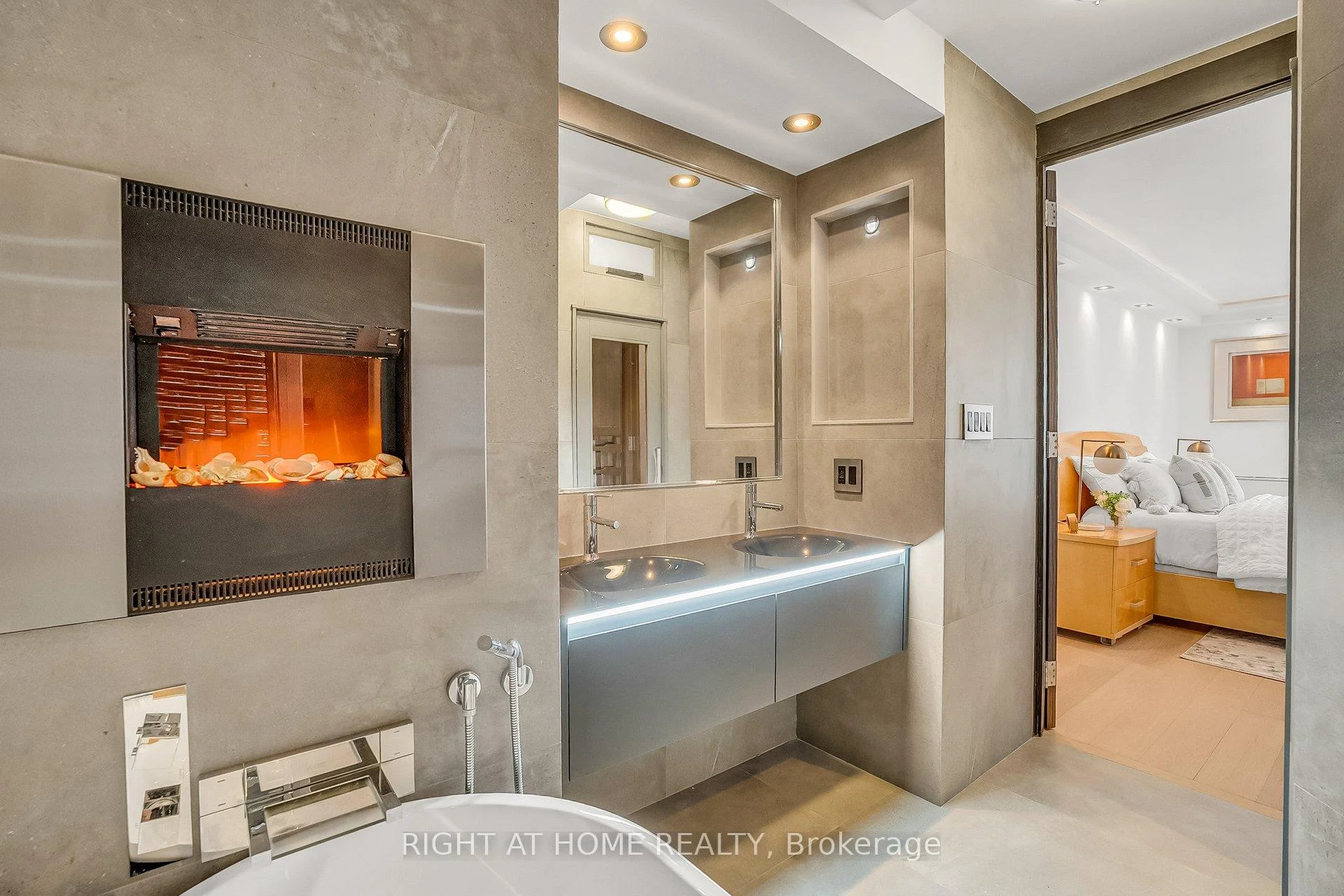 Photo 20 of Unit 2606, 33 Harbour Square, Toronto, Waterfront Communities — HOMEH