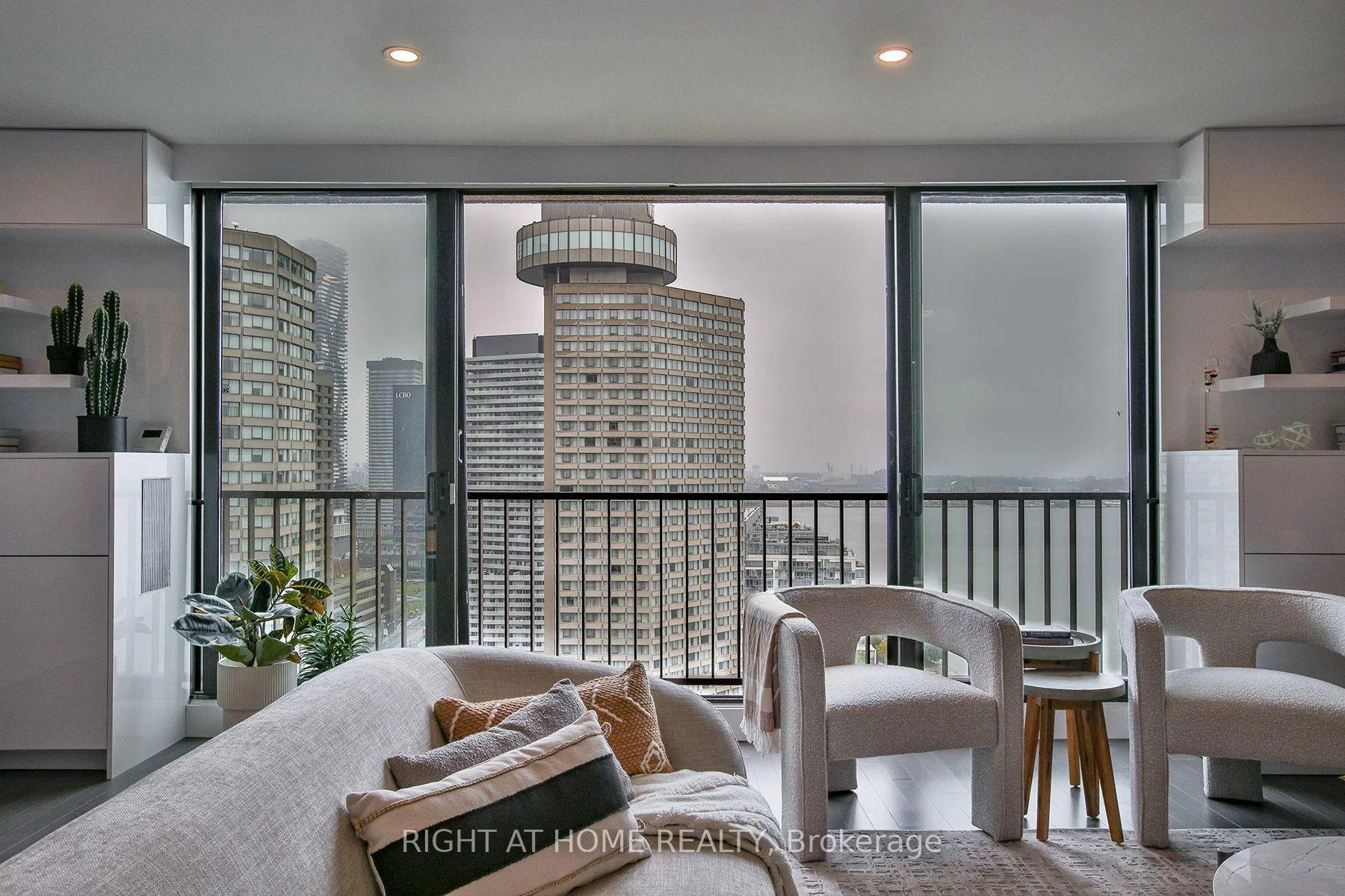 Photo 34 of Unit 2606, 33 Harbour Square, Toronto, Waterfront Communities — HOMEH