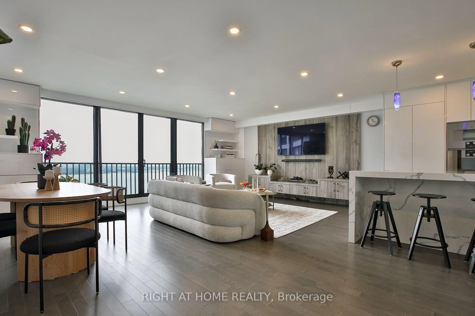 Photo 38 of Unit 2606, 33 Harbour Square, Toronto, Waterfront Communities — HOMEH