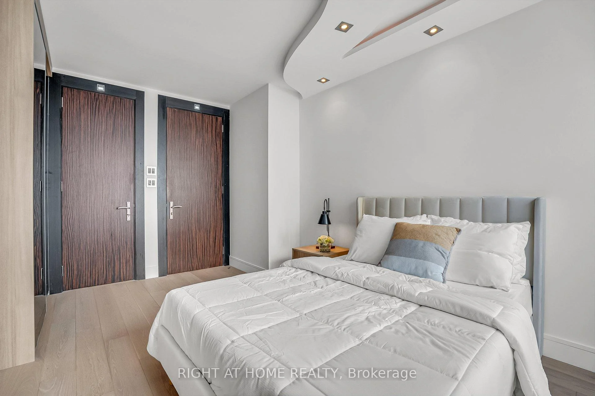 Photo 60 of Unit 2606, 33 Harbour Square, Toronto, Waterfront Communities — HOMEH