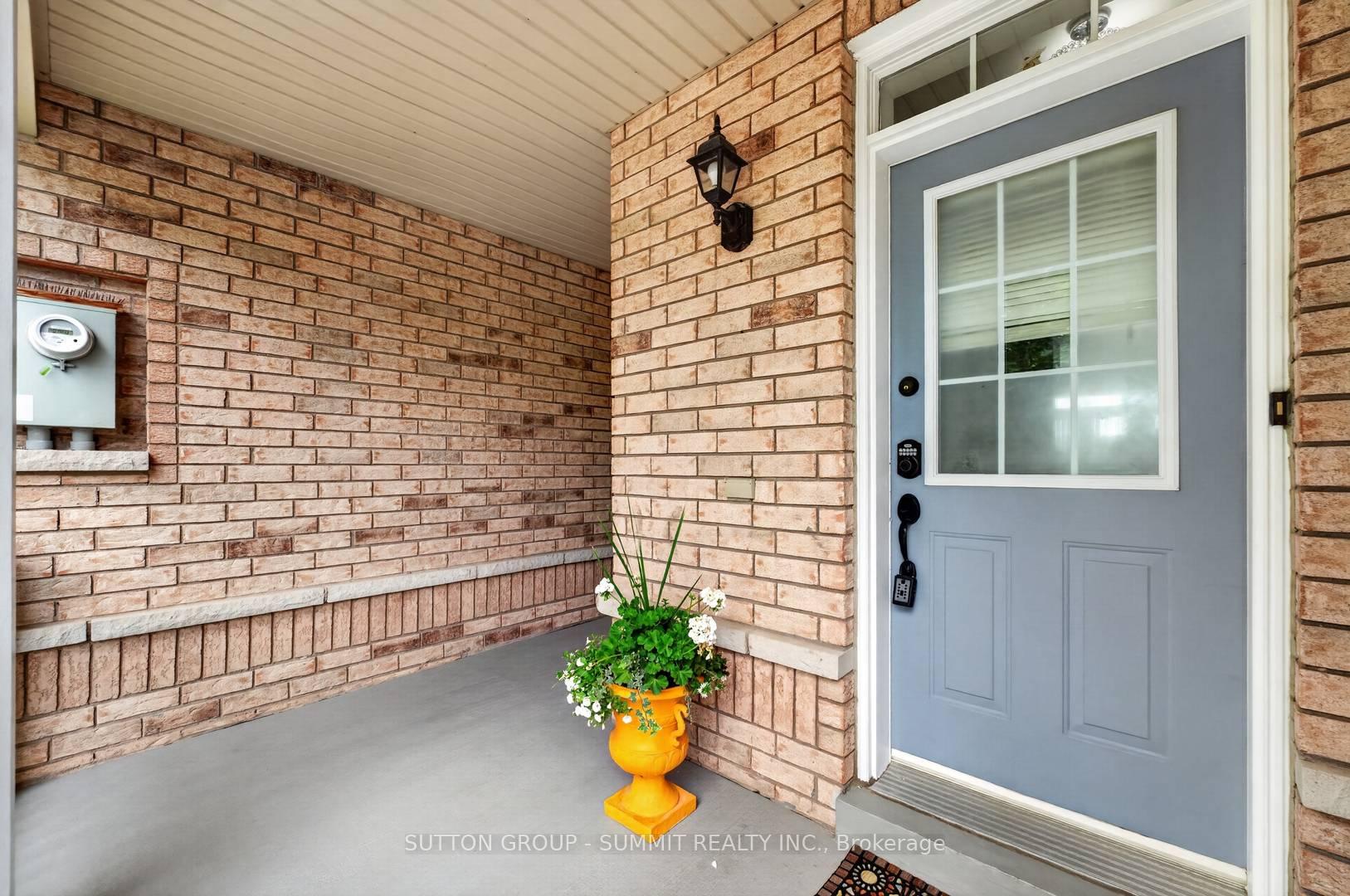 Photo 4 of 187 Kirkvalley Crescent, Aurora, Bayview Wellington — HOMEH