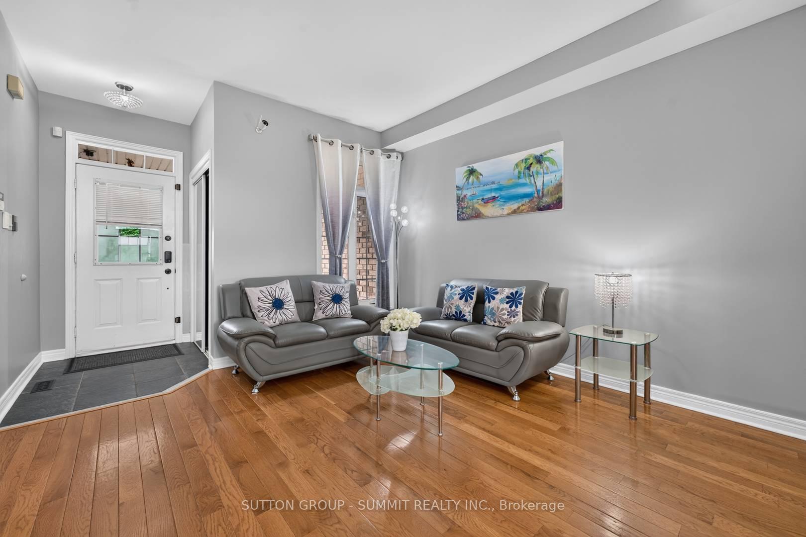 Photo 5 of 187 Kirkvalley Crescent, Aurora, Bayview Wellington — HOMEH