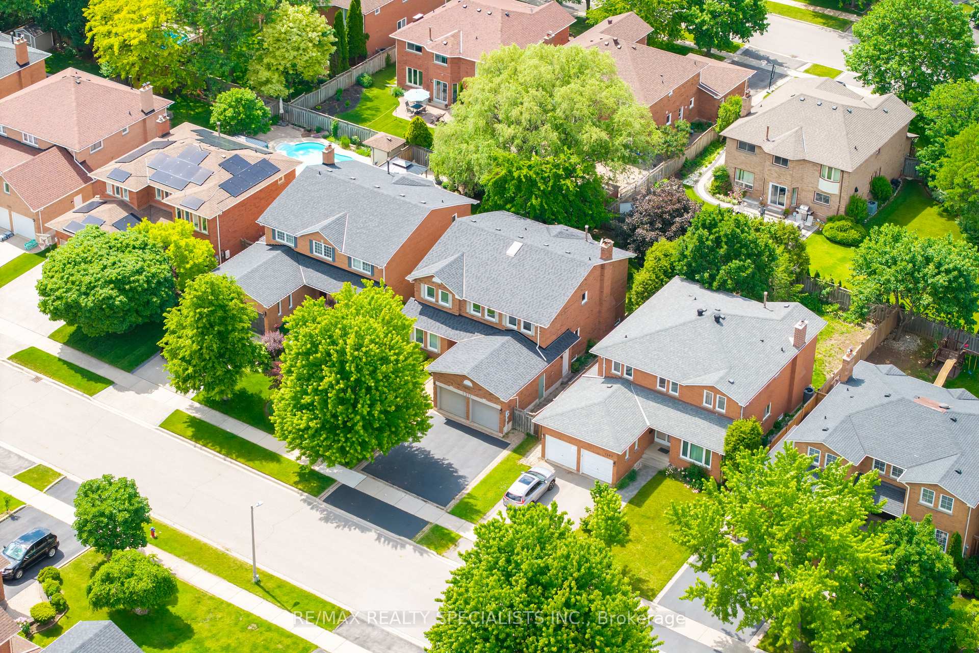 Photo 3 of 1311 Greenridge Circle, Oakville, Glen Abbey — HOMEH