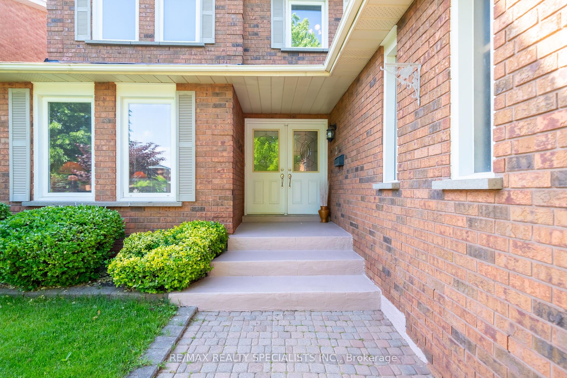 Photo 2 of 1311 Greenridge Circle, Oakville, Glen Abbey — HOMEH