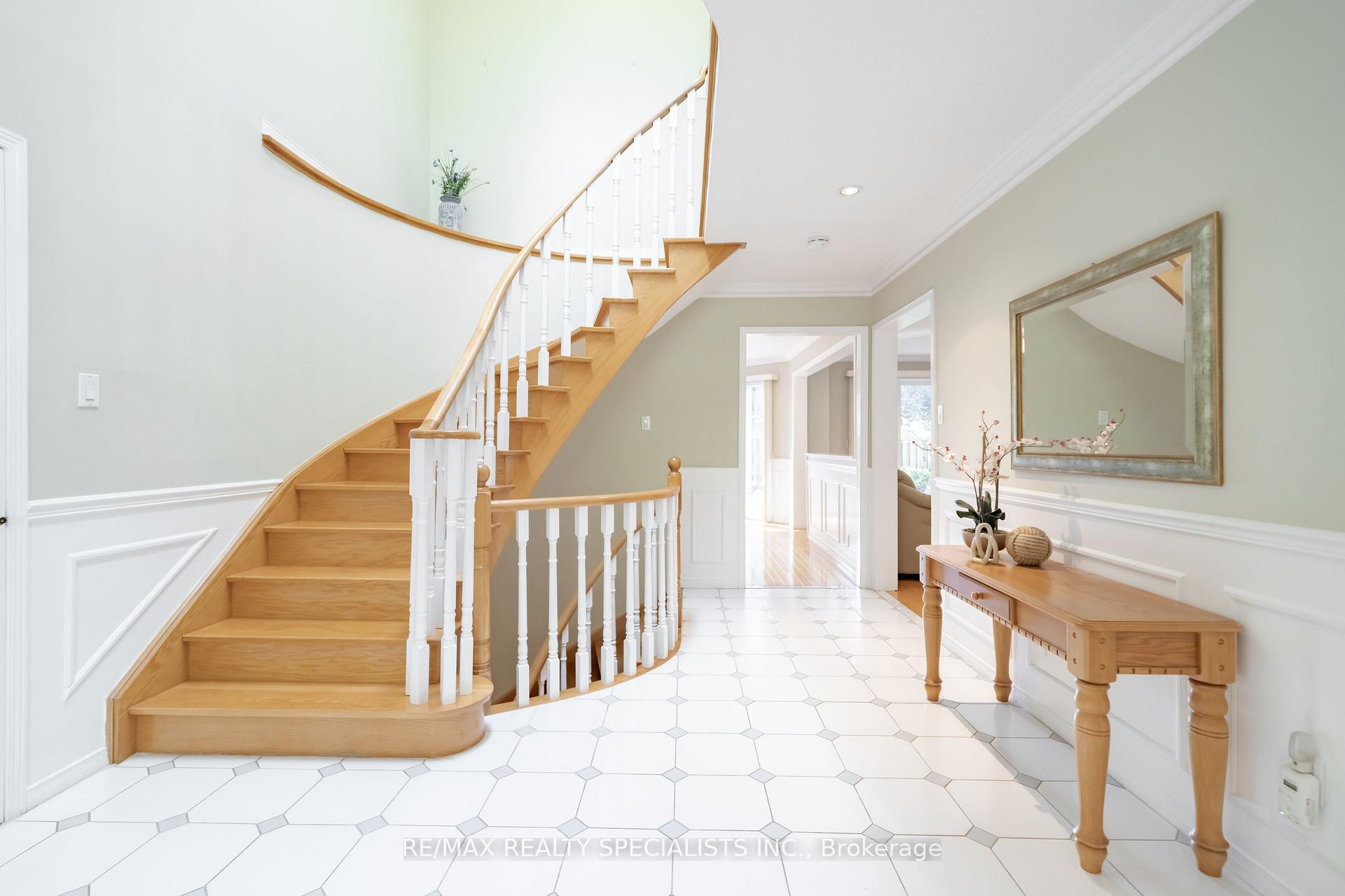 Photo 5 of 1311 Greenridge Circle, Oakville, Glen Abbey — HOMEH