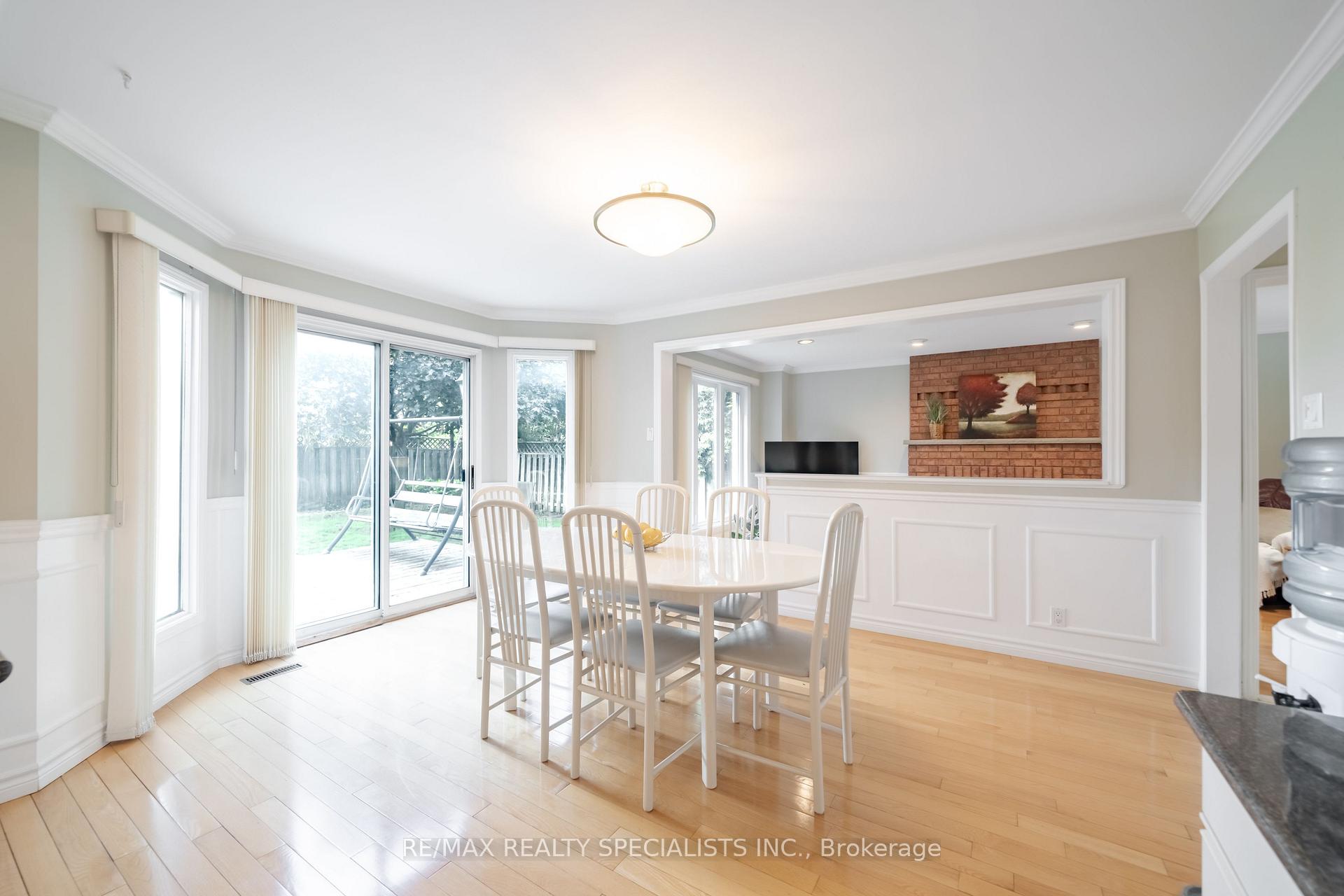 Photo 8 of 1311 Greenridge Circle, Oakville, Glen Abbey — HOMEH