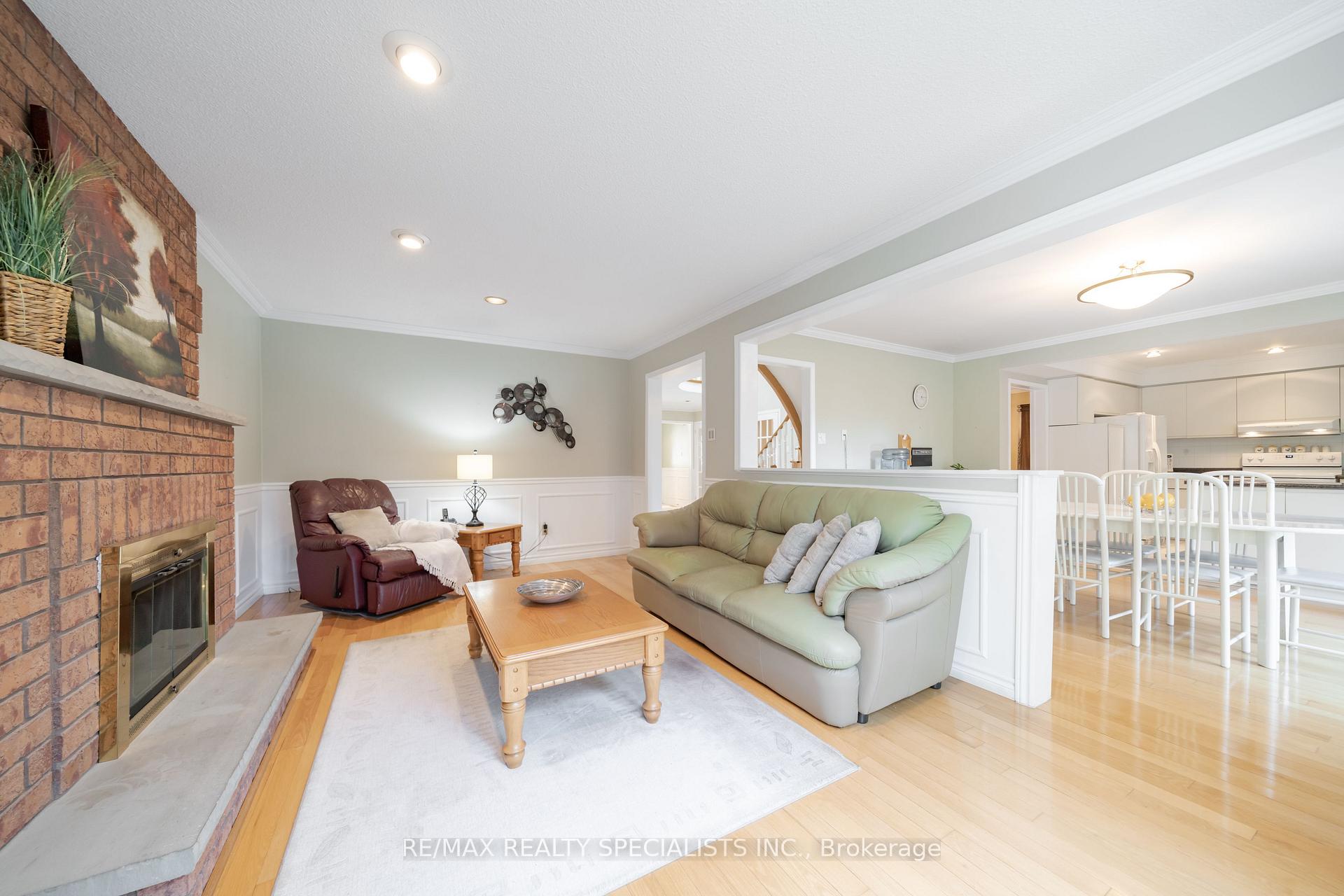 Photo 10 of 1311 Greenridge Circle, Oakville, Glen Abbey — HOMEH