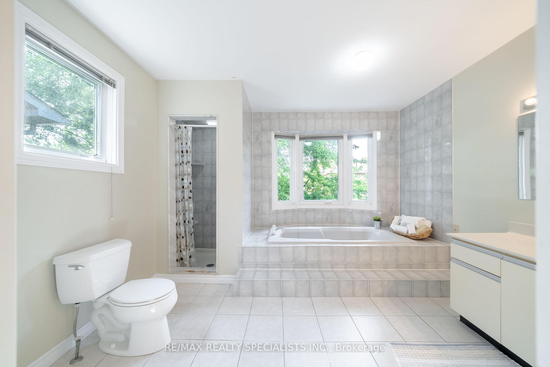 Photo 20 of 1311 Greenridge Circle, Oakville, Glen Abbey — HOMEH