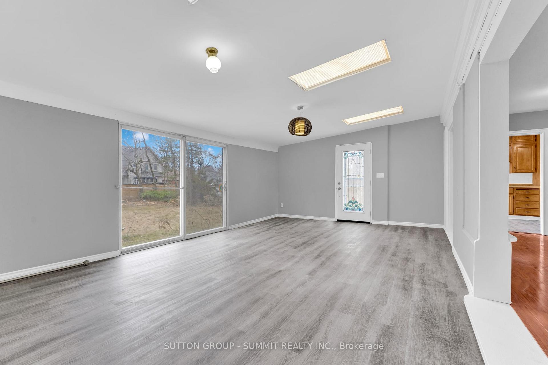Photo 7 of 17 Ben Machree Drive, Mississauga, Port Credit — HOMEH