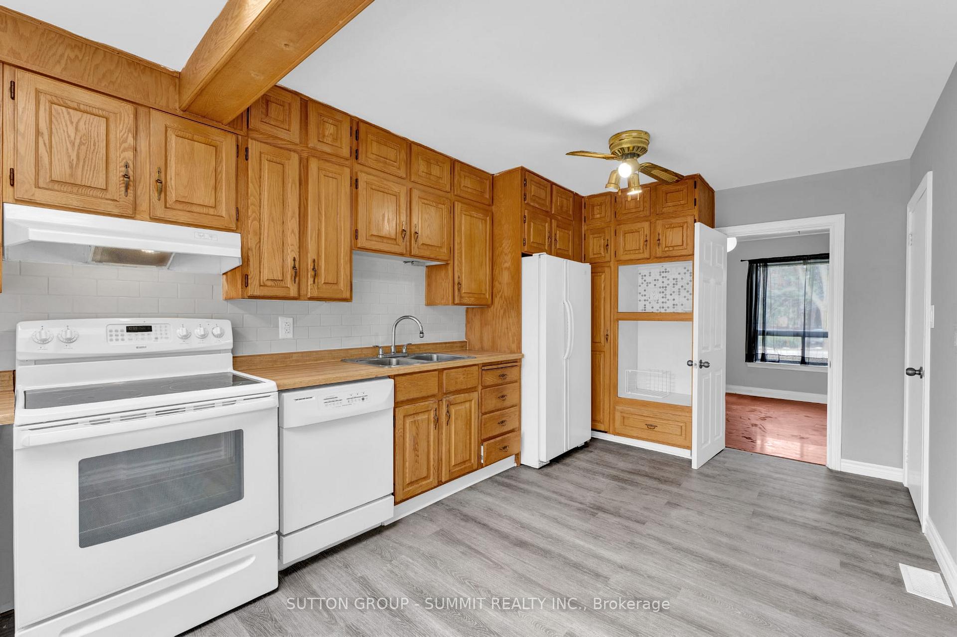 Photo 8 of 17 Ben Machree Drive, Mississauga, Port Credit — HOMEH