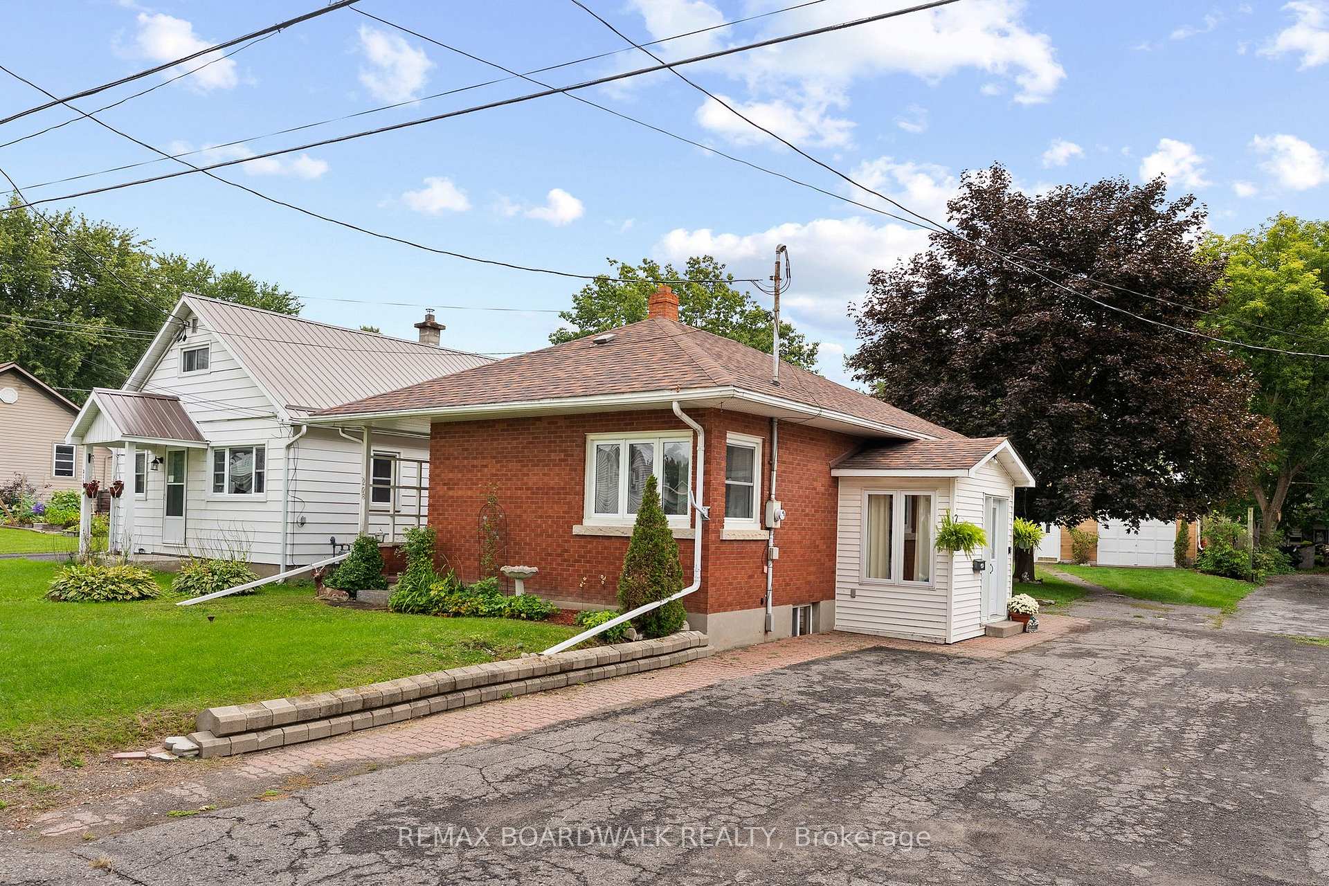 Photo of 208 Oxford Street E