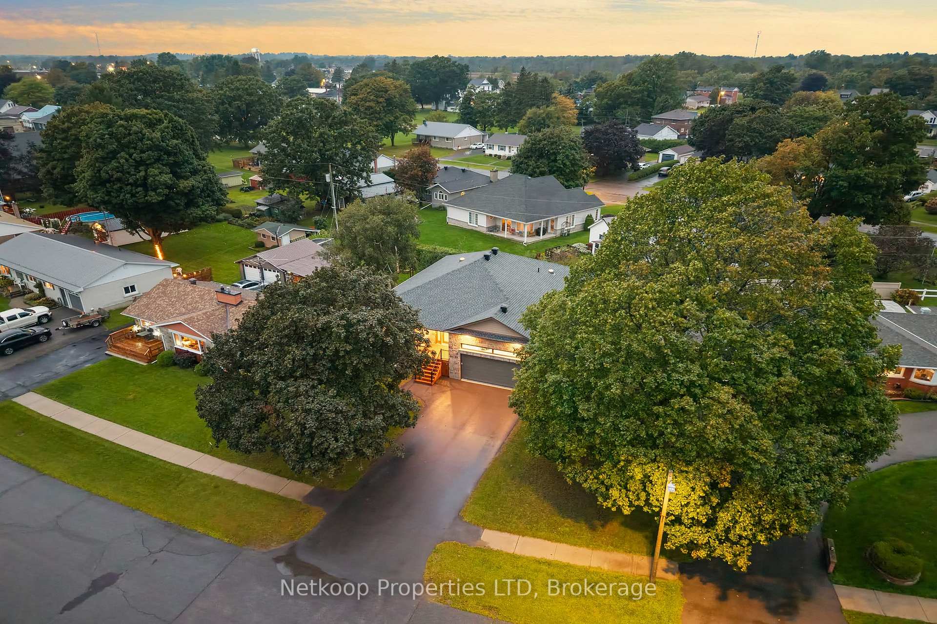 Photo 4 of 30 Lakeview Drive, South Dundas, Iroquois — HOMEH