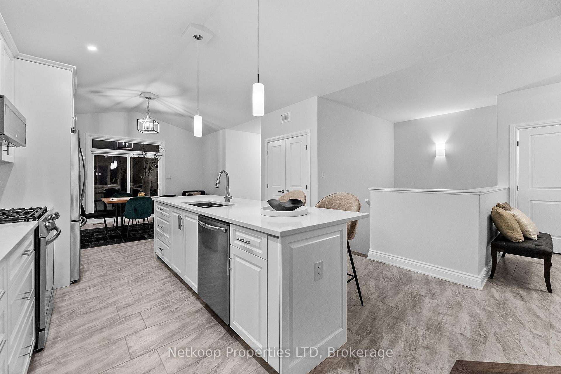 Photo 20 of 30 Lakeview Drive, South Dundas, Iroquois — HOMEH