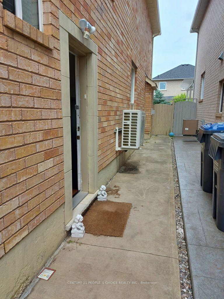 Photo 1 of 57 Fallstar Crescent, Brampton, Fletcher's Meadow — HOMEH