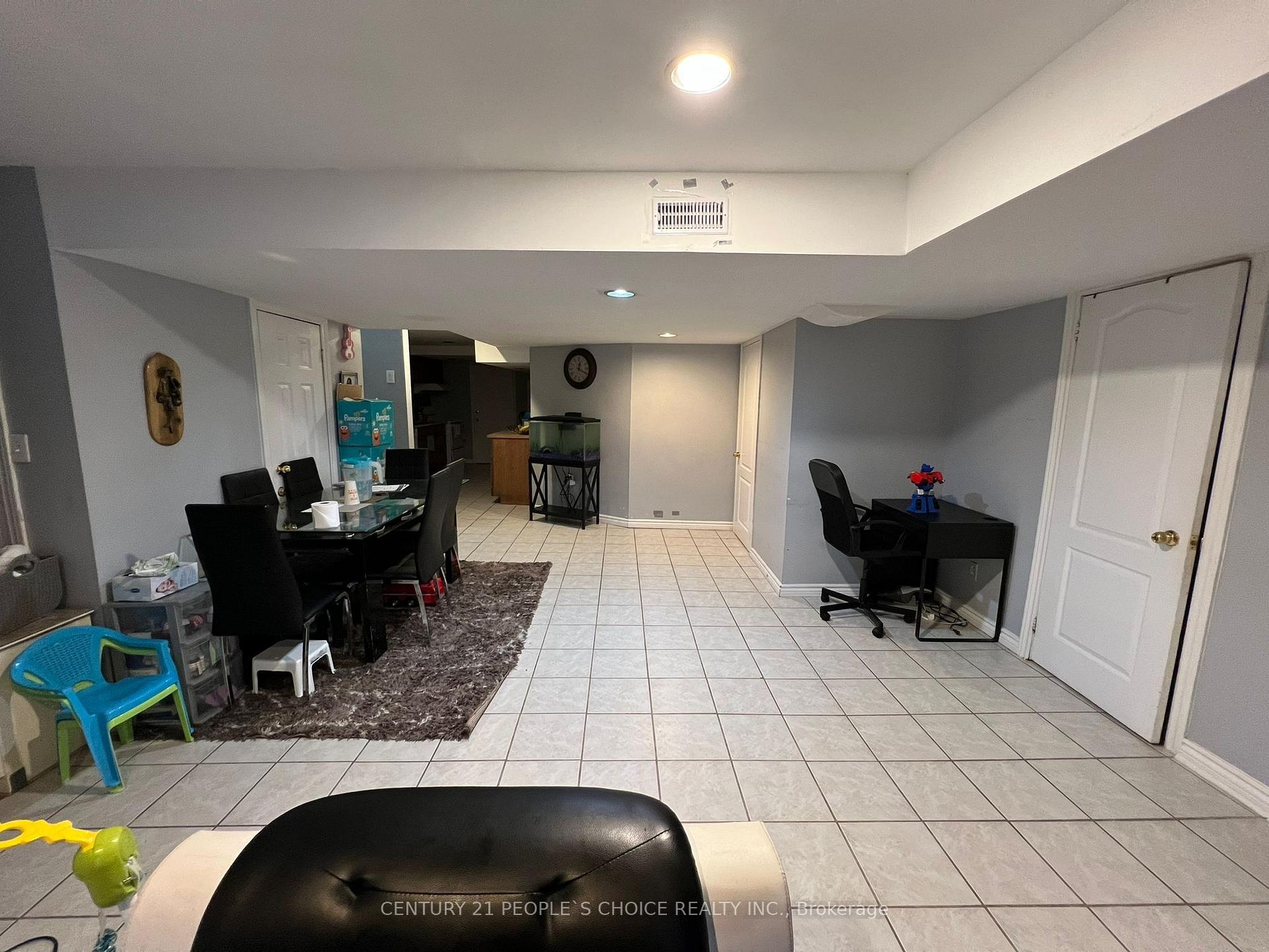 Photo 20 of 57 Fallstar Crescent, Brampton, Fletcher's Meadow — HOMEH
