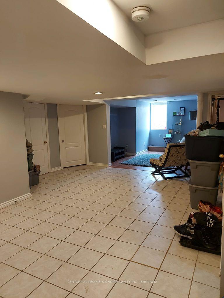 Photo 21 of 57 Fallstar Crescent, Brampton, Fletcher's Meadow — HOMEH