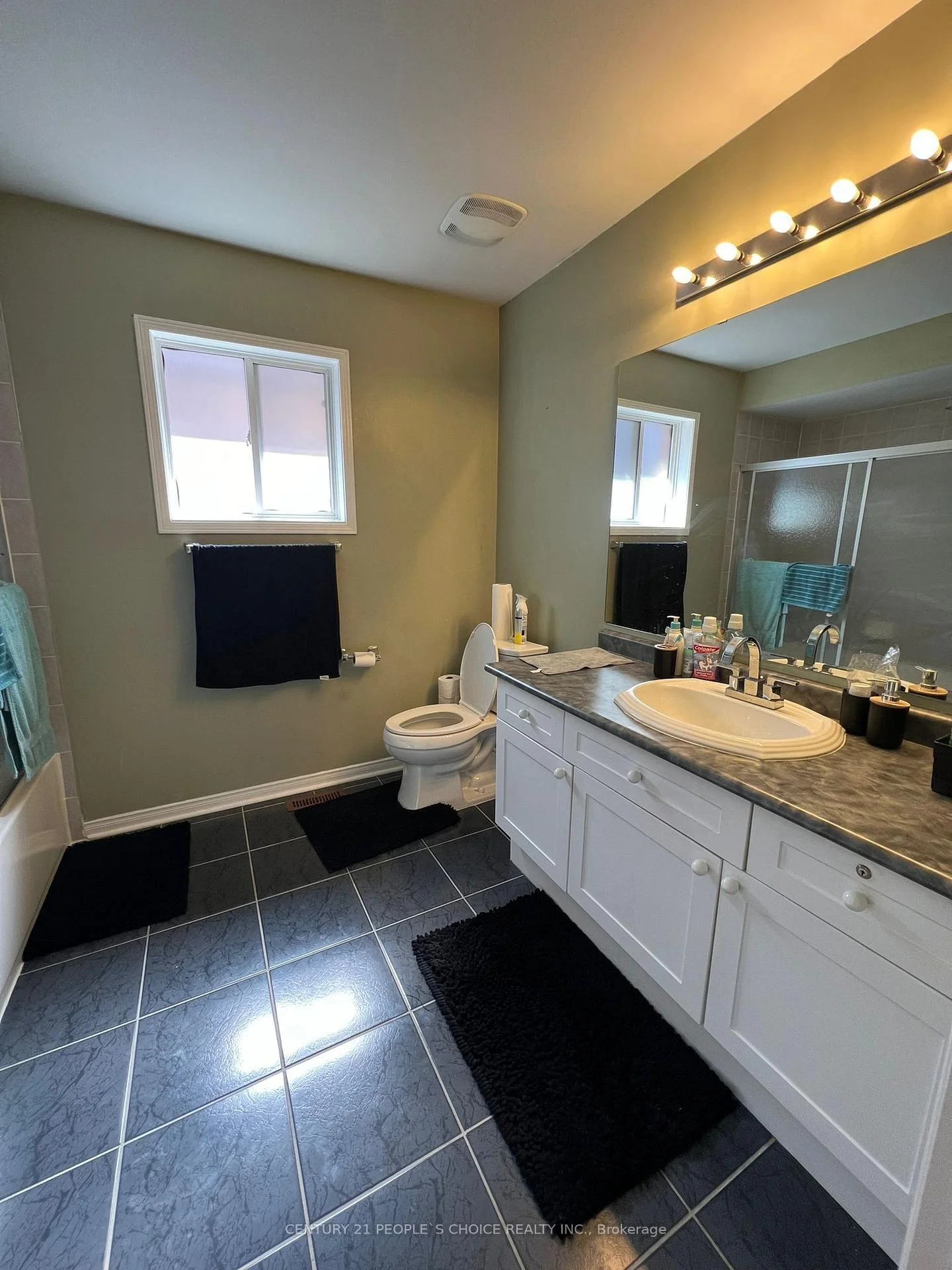 Photo 10 of 57 Fallstar Crescent, Brampton, Fletcher's Meadow — HOMEH