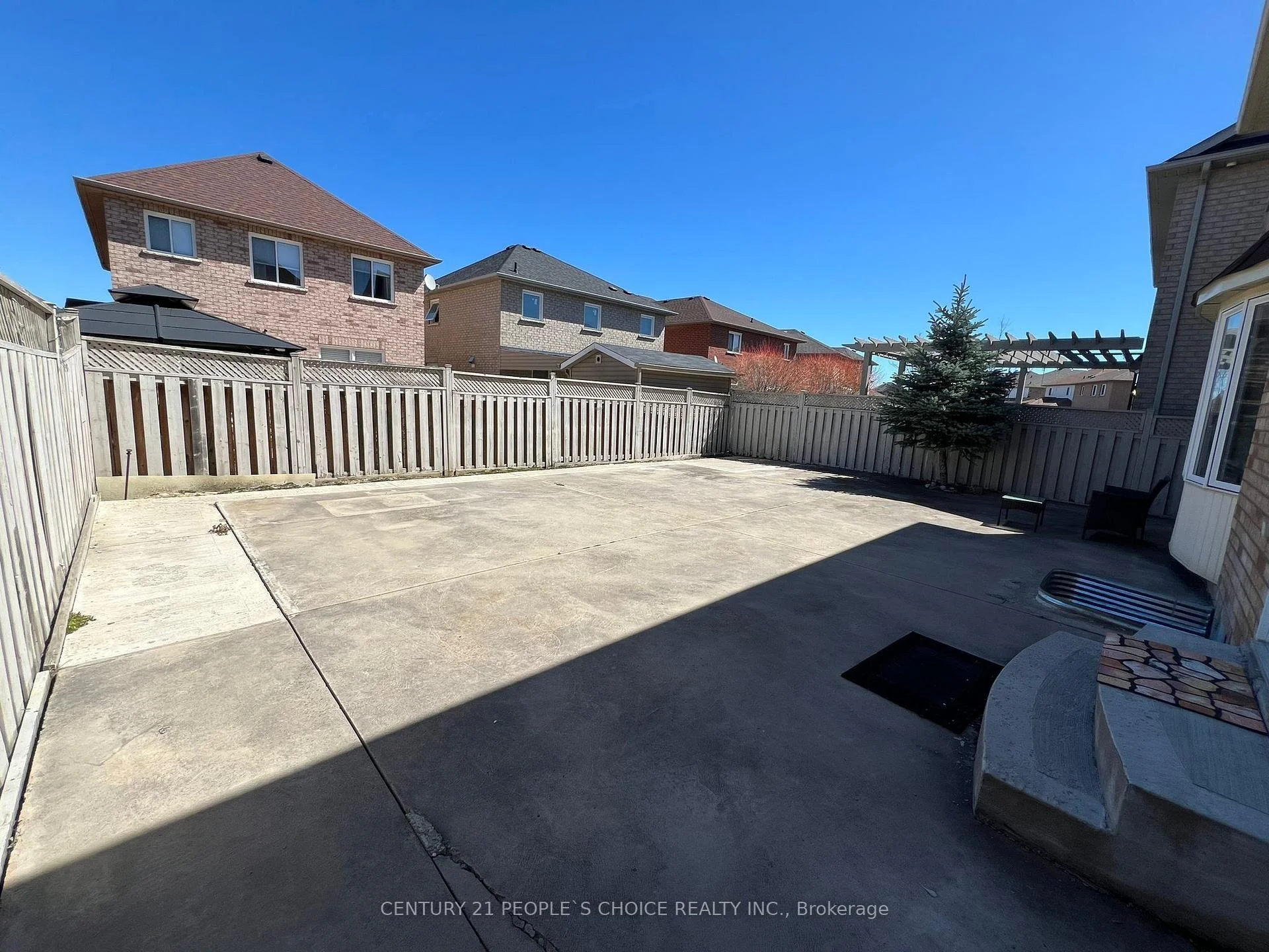 Photo 17 of 57 Fallstar Crescent, Brampton, Fletcher's Meadow — HOMEH