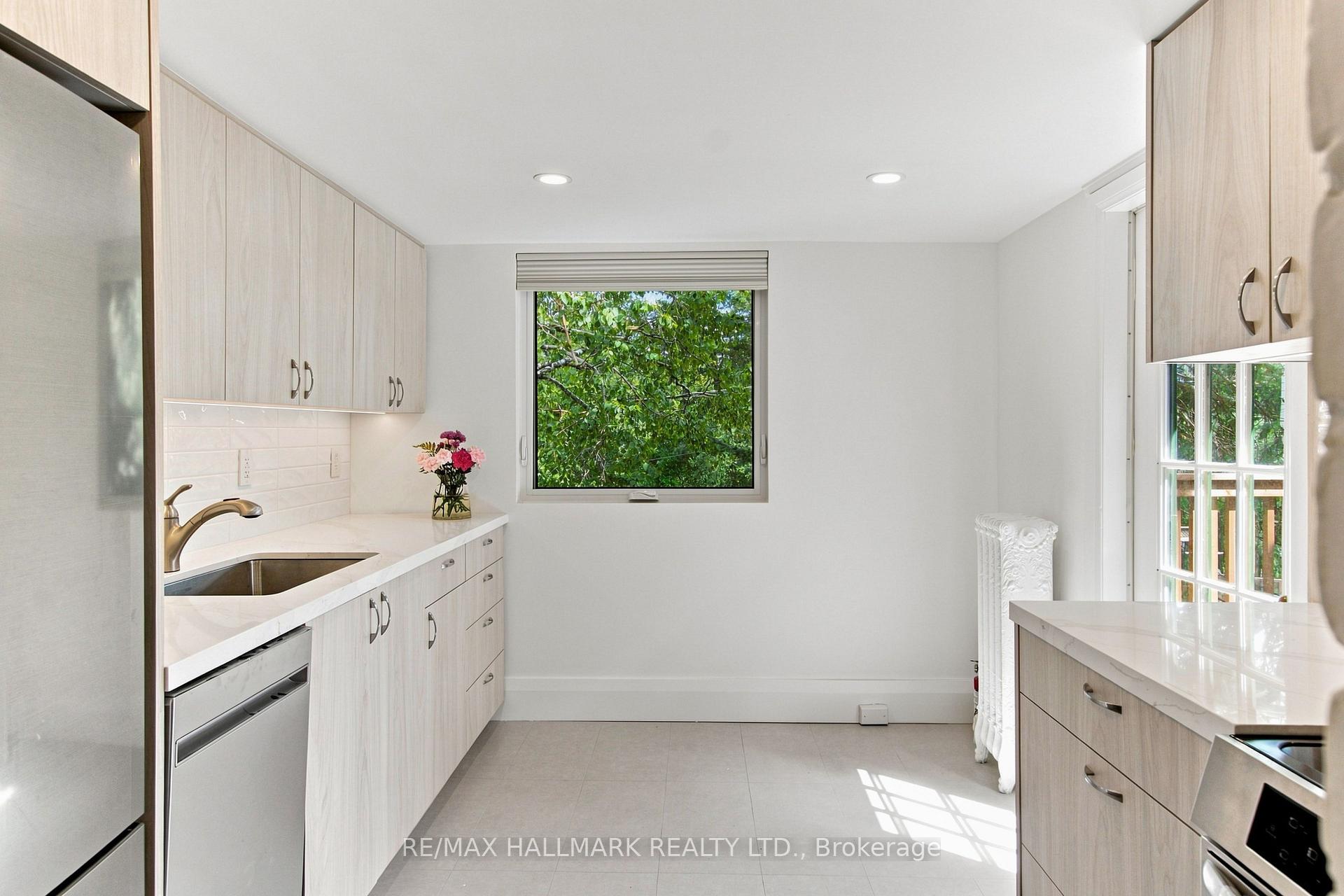 Photo 10 of Unit Upper, 553 Broadview Avenue, Toronto, North Riverdale — HOMEH