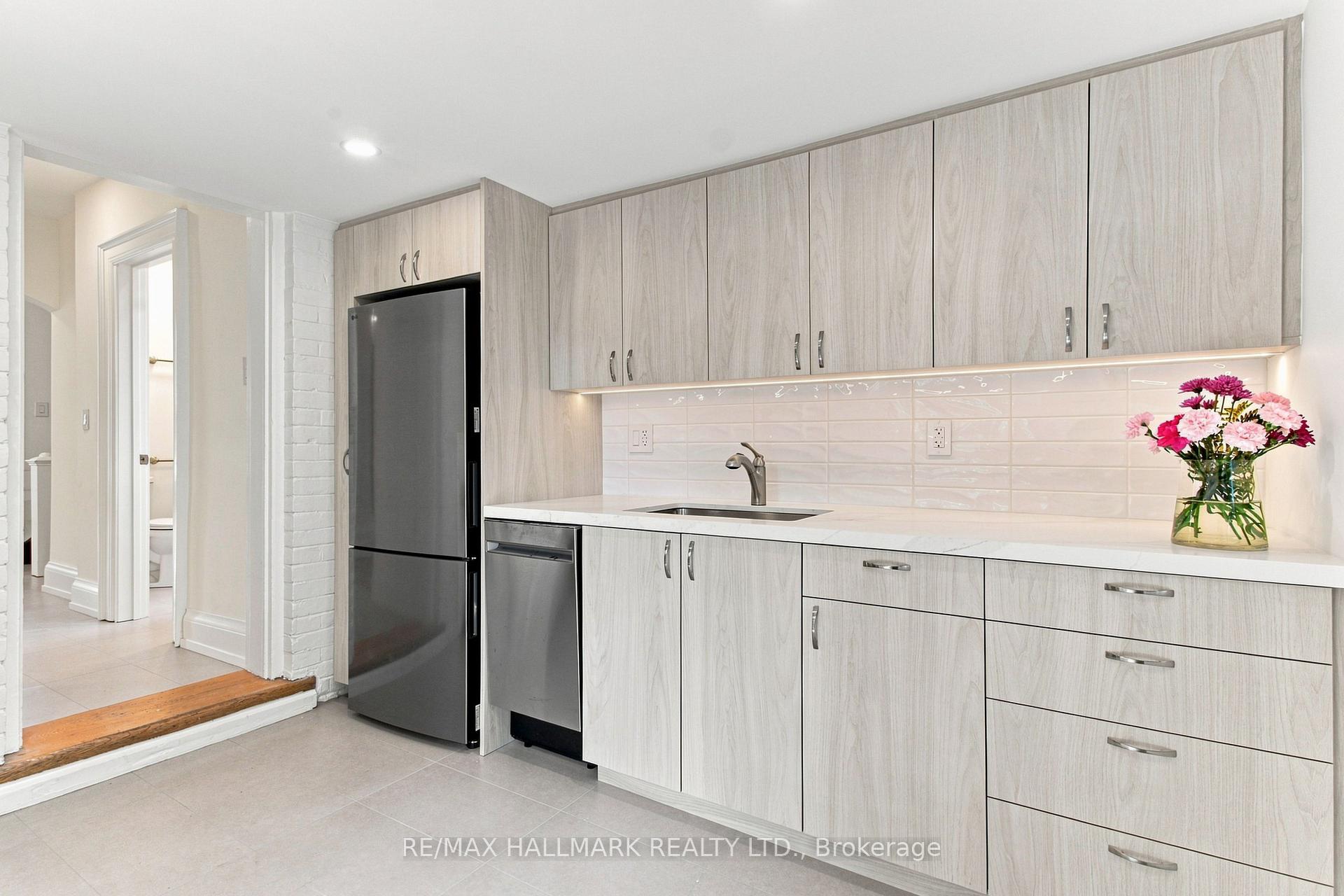 Photo 13 of Unit Upper, 553 Broadview Avenue, Toronto, North Riverdale — HOMEH