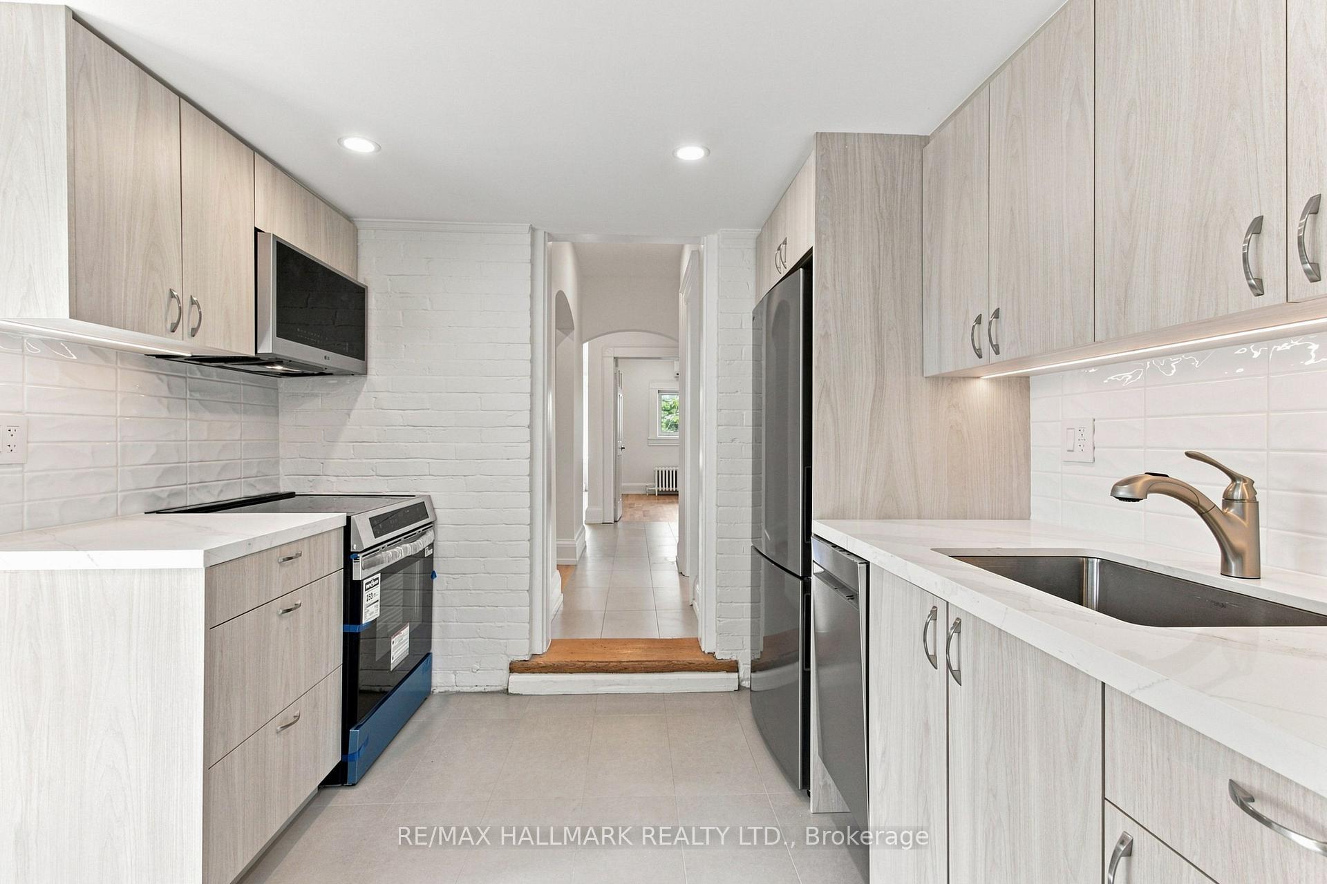 Photo 14 of Unit Upper, 553 Broadview Avenue, Toronto, North Riverdale — HOMEH