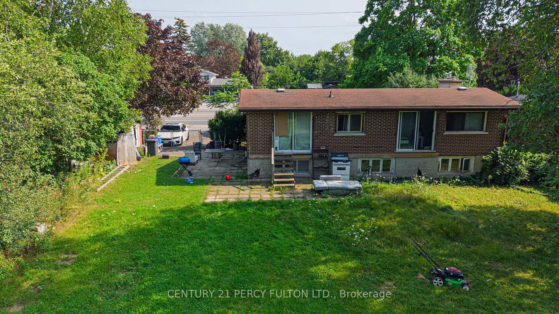 Photo 23 of 1906 Rossland Road E, Whitby, Rolling Acres — HOMEH