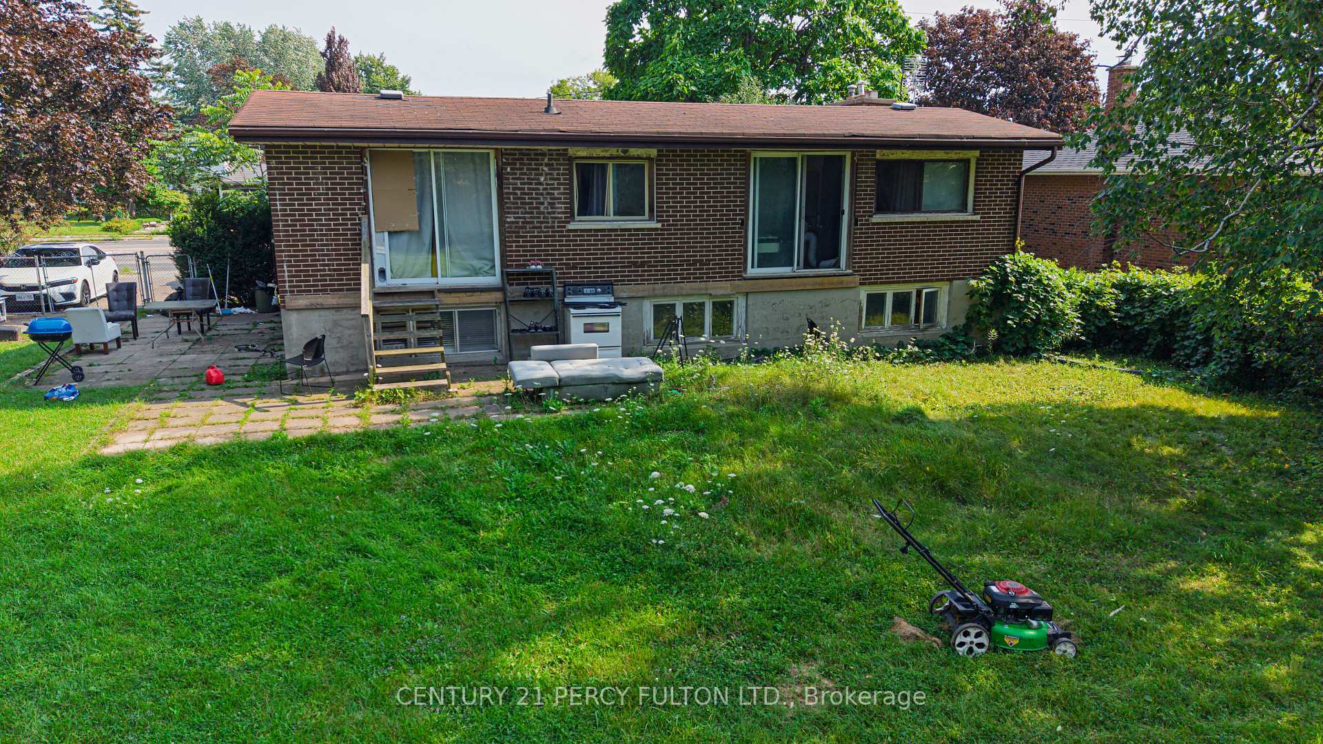 Photo 24 of 1906 Rossland Road E, Whitby, Rolling Acres — HOMEH
