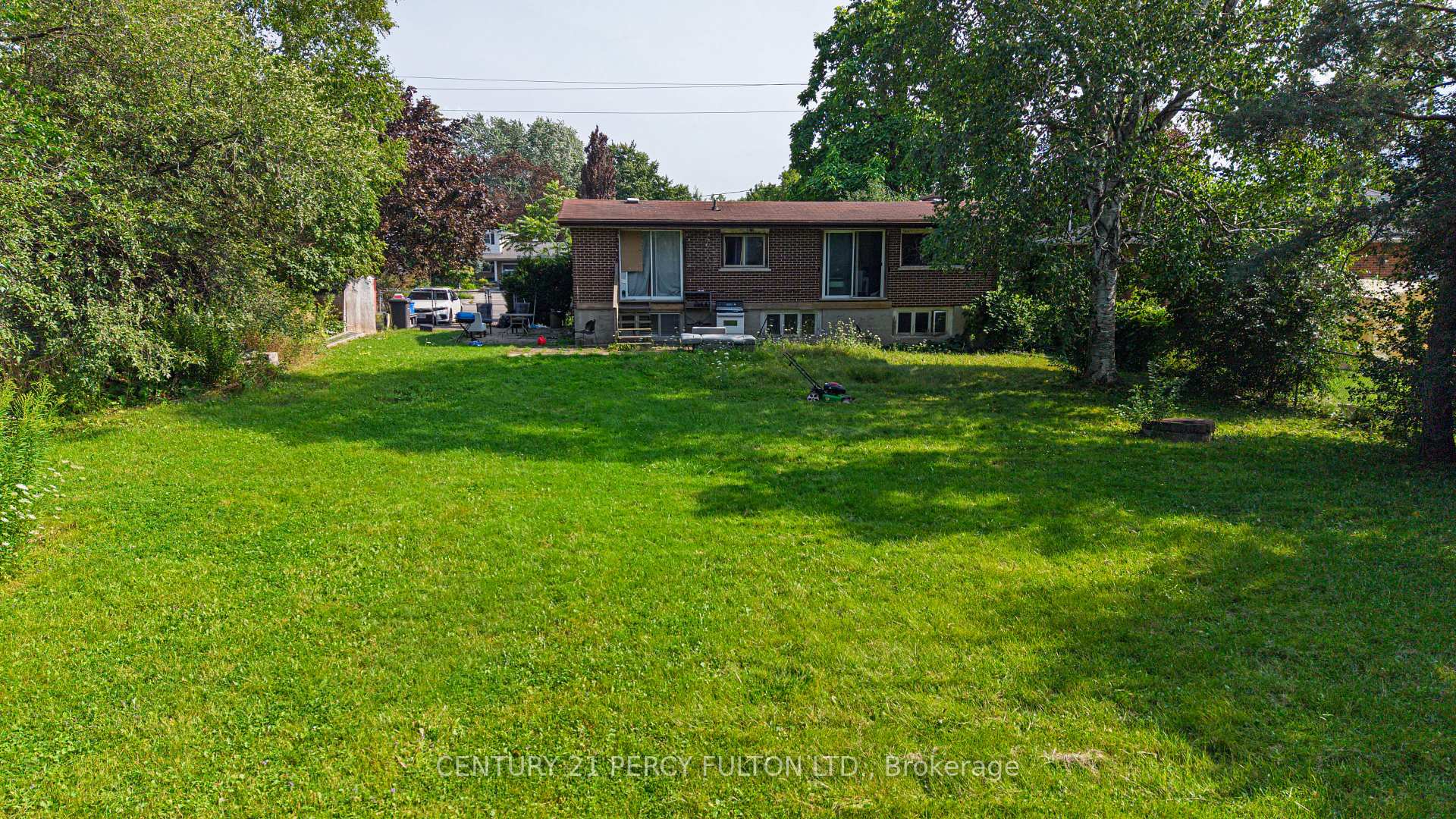 Photo 28 of 1906 Rossland Road E, Whitby, Rolling Acres — HOMEH