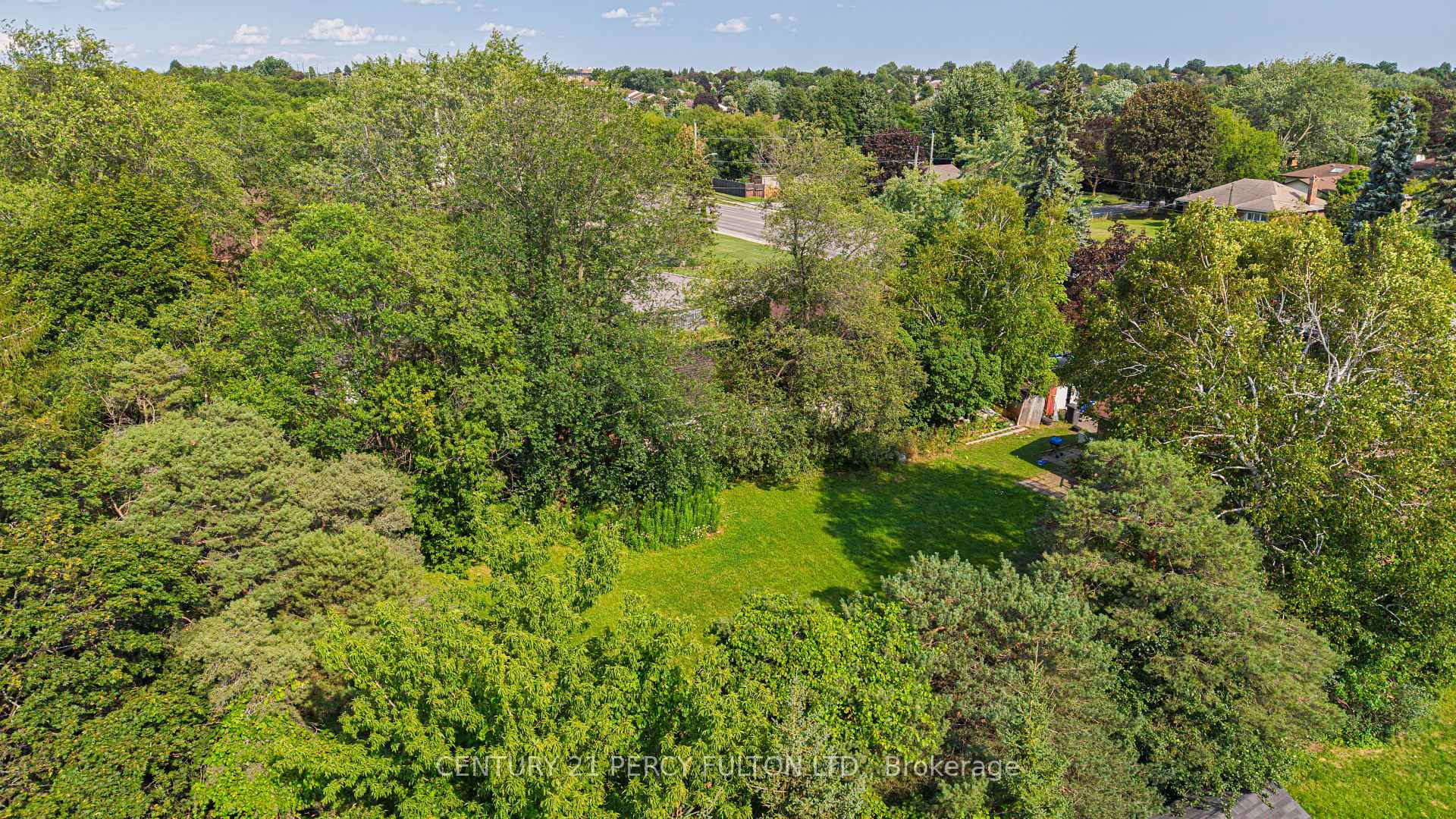 Photo 34 of 1906 Rossland Road E, Whitby, Rolling Acres — HOMEH