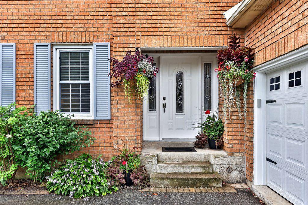 Photo 3 of 470 Delaney Court, Burlington, Shoreacres — HOMEH