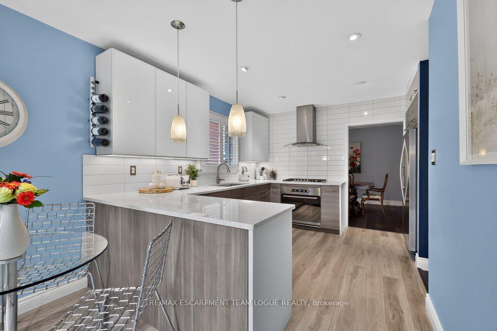 Photo 10 of 470 Delaney Court, Burlington, Shoreacres — HOMEH