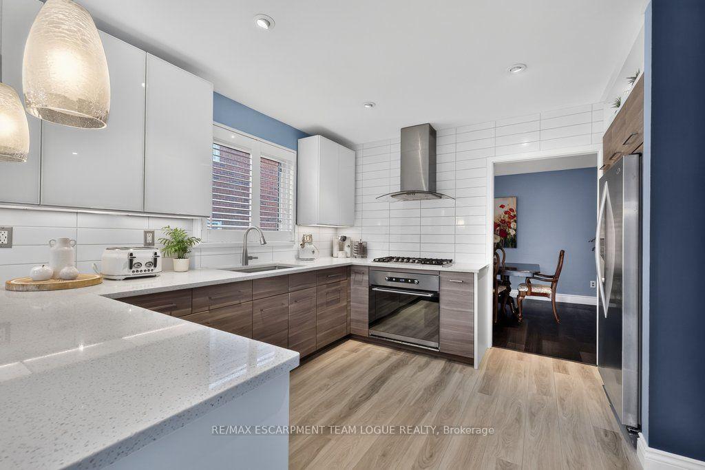 Photo 11 of 470 Delaney Court, Burlington, Shoreacres — HOMEH