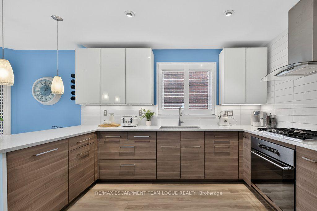 Photo 12 of 470 Delaney Court, Burlington, Shoreacres — HOMEH