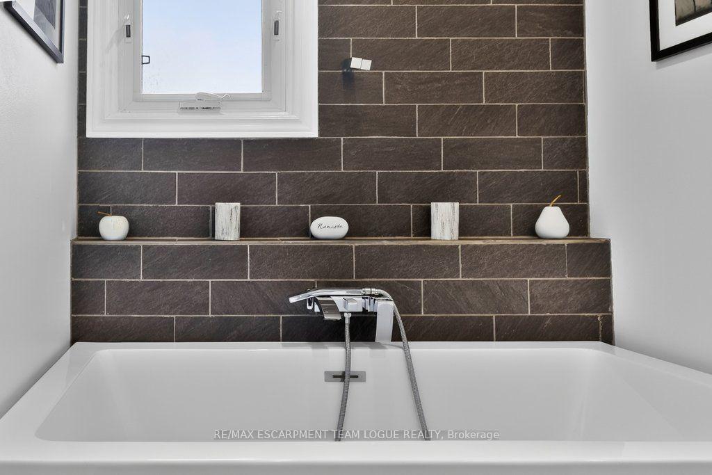 Photo 33 of 470 Delaney Court, Burlington, Shoreacres — HOMEH