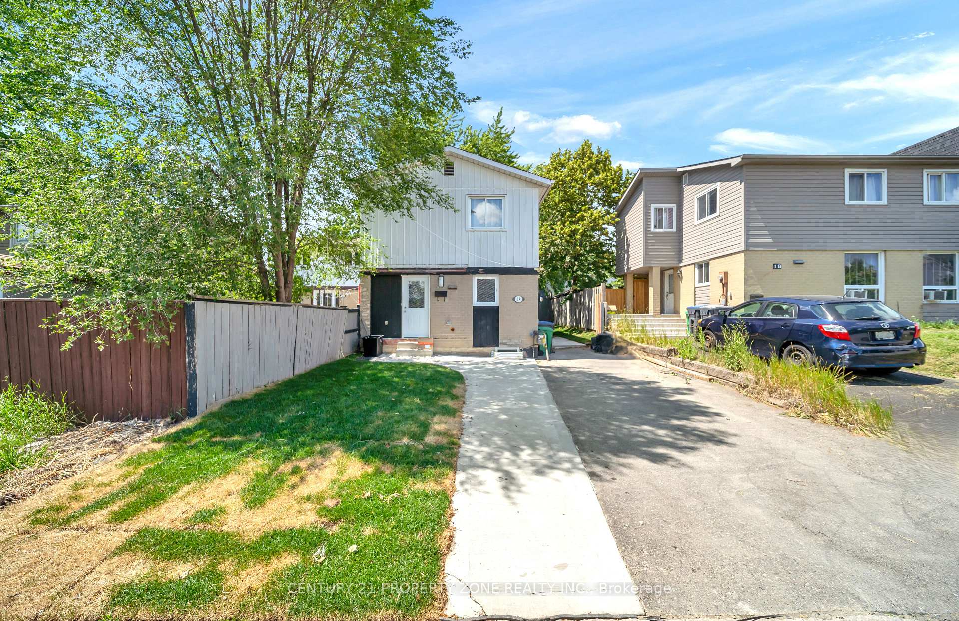 Photo 2 of 19 Horseshoe Court, Brampton, Central Park — HOMEH