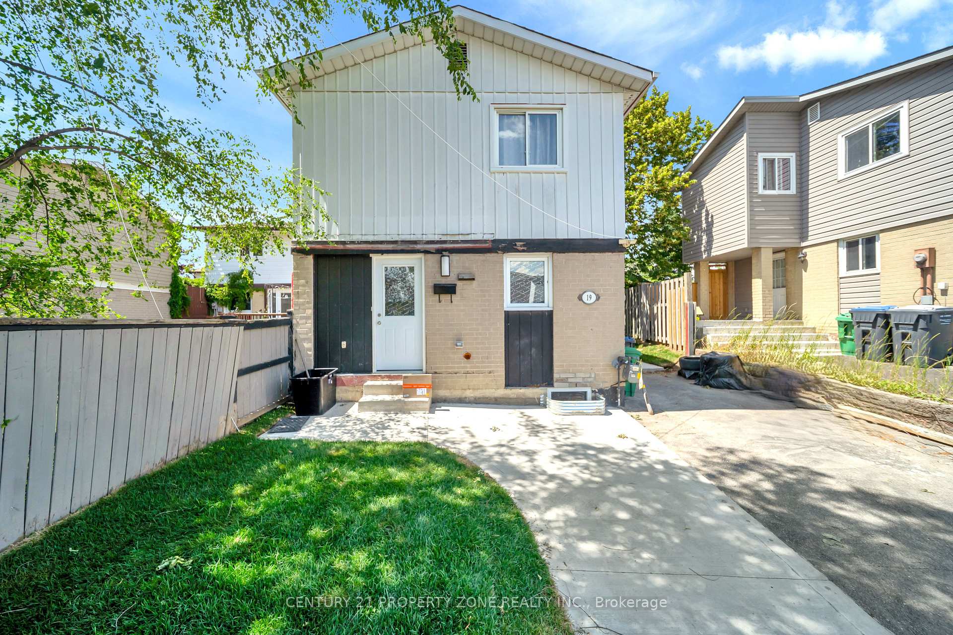 Photo 4 of 19 Horseshoe Court, Brampton, Central Park — HOMEH