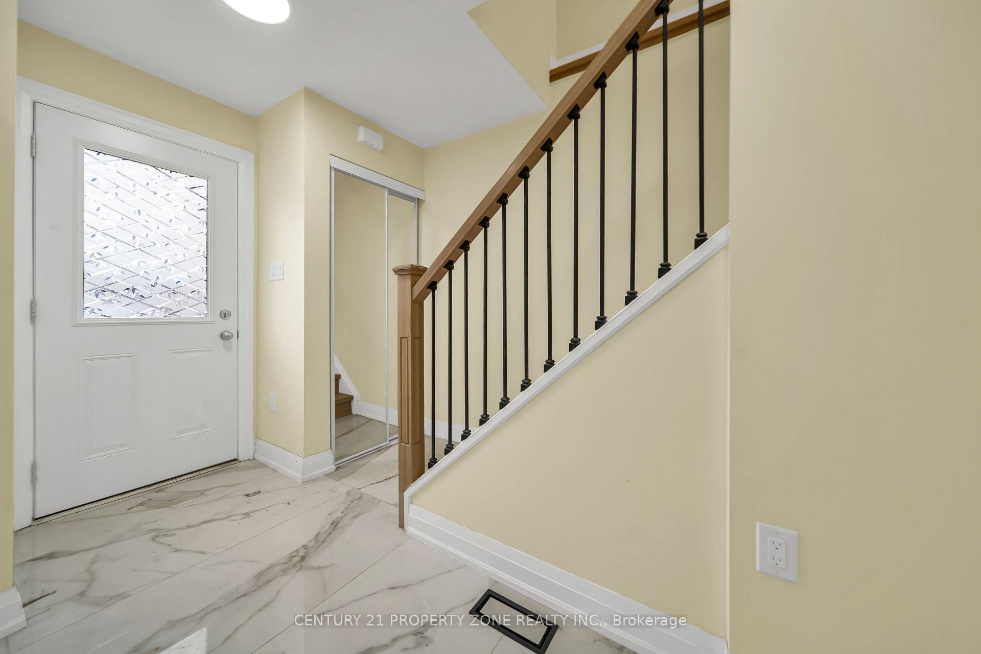 Photo 10 of 19 Horseshoe Court, Brampton, Central Park — HOMEH