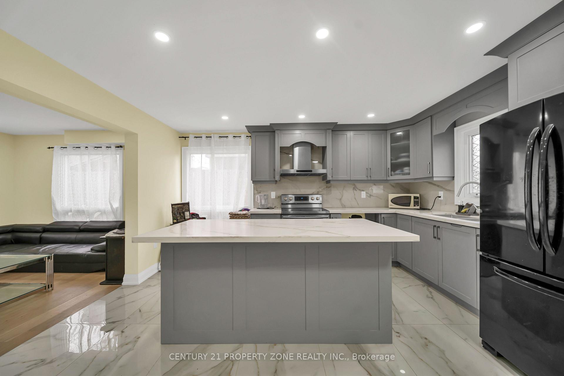 Photo 13 of 19 Horseshoe Court, Brampton, Central Park — HOMEH