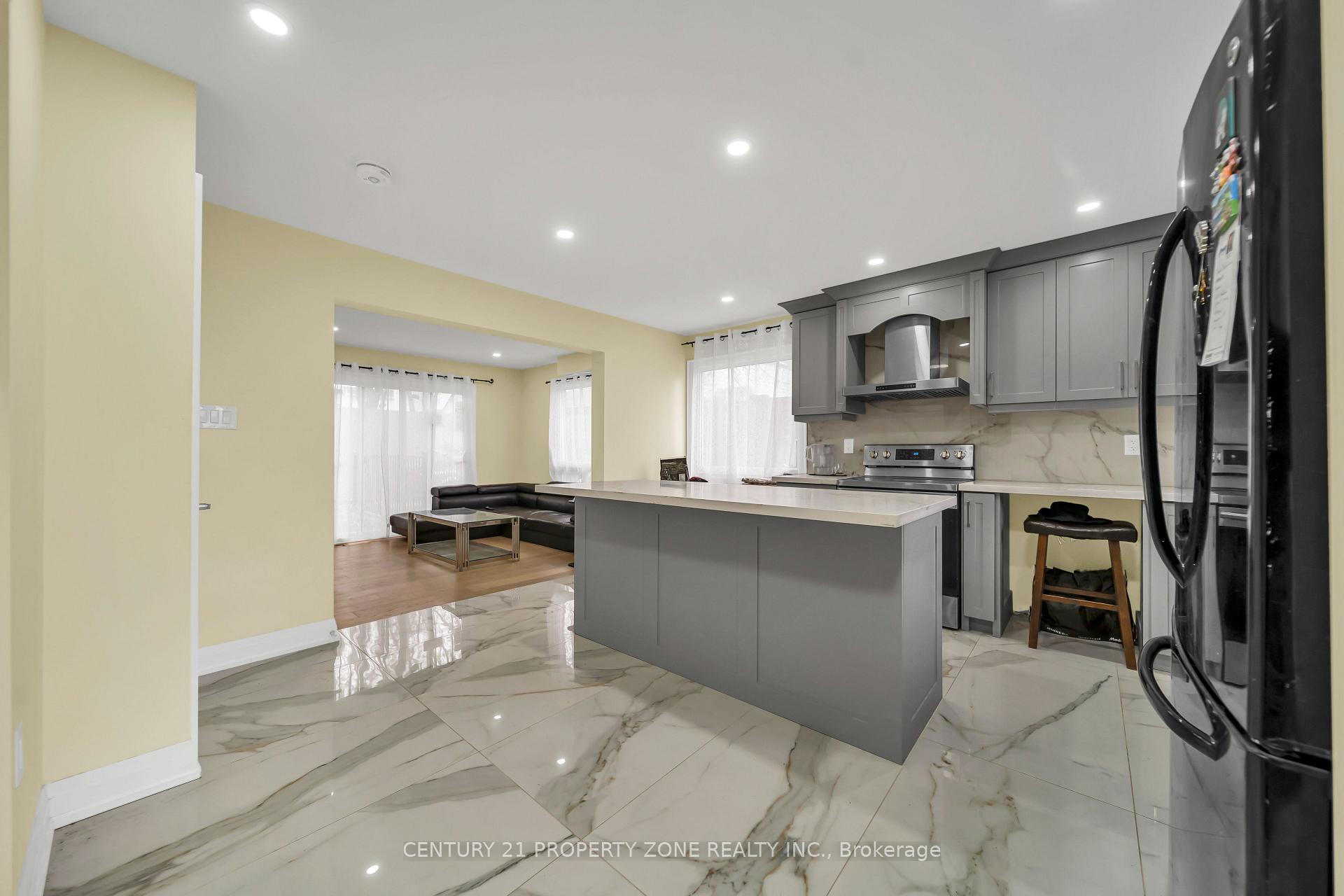 Photo 12 of 19 Horseshoe Court, Brampton, Central Park — HOMEH